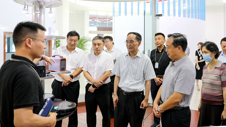 全國政協(xié)委員（廣東省委原常委、省紀委原書記）黃先耀一行考察炬神電子